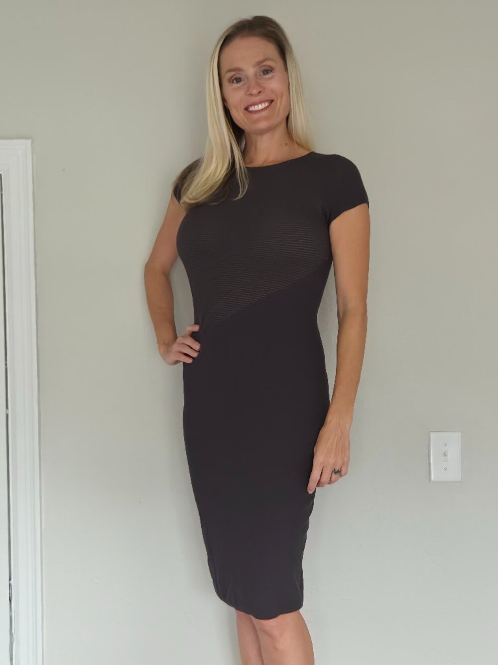 Armani Collezioni Size 4 / IT 40 Black Bodycon Sheath Dress